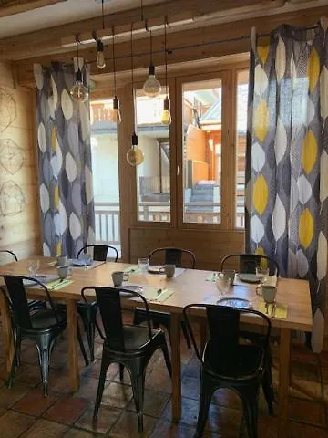 アルパジュル ホテル 3*